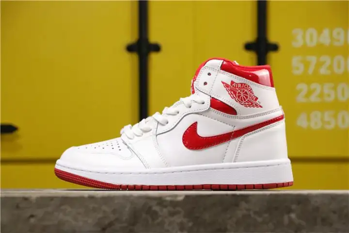 nike air jordan 1 metallic red