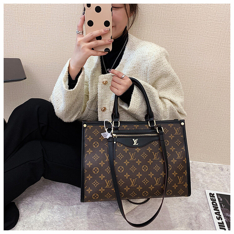 LVˉ 2021 autumn retro commuter bag ladies double shoulder strap design