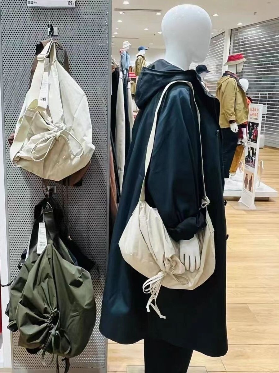 Authentic Japan UNIQLO 456847 same style drawstring crossbody bag designer cooperation model ready stock large capacity 2022 new bag for women