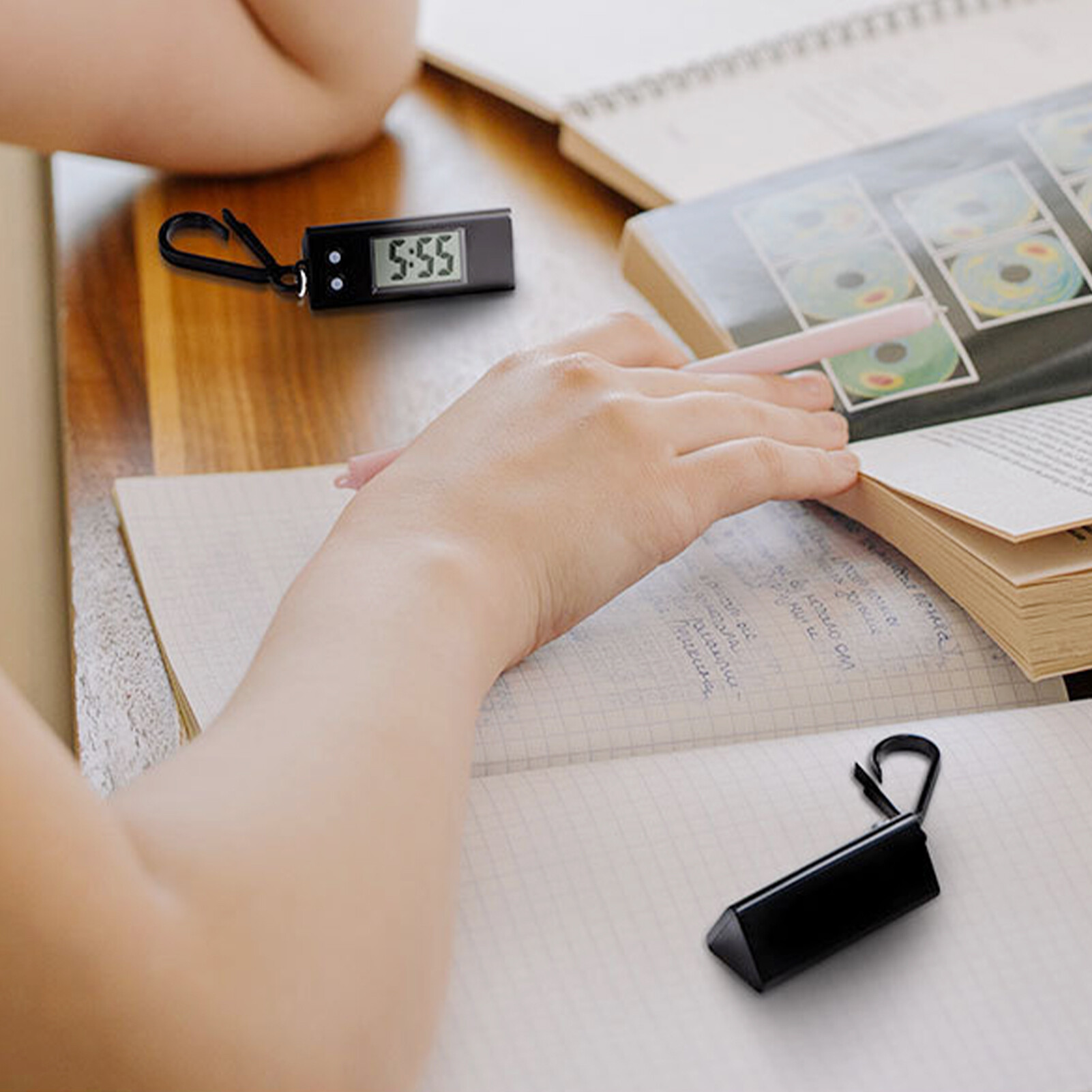POCO Đồng Hồ Điện Tử Đồng Hồ Điện Tử Hình Tam Giác Hiển Thị Kỹ Thuật Số LCD Không Ồn Móc Khóa Cho Kỳ Thi Điện Tử Mini Tiện Lợi
