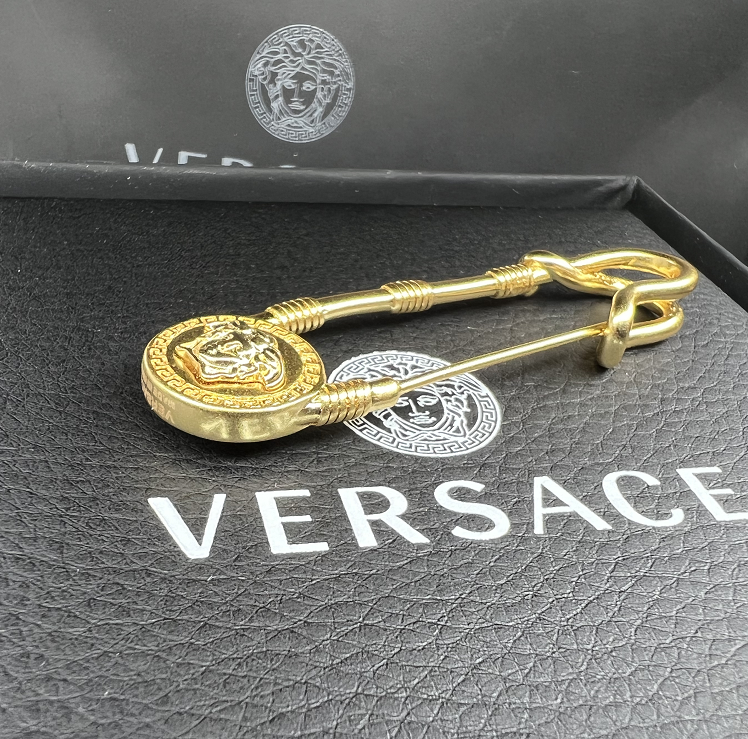 2022 New VERSACE SAFETY PIN BROOCH