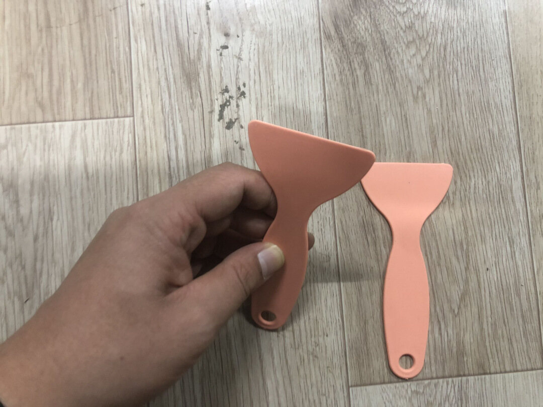 Complimentary - Car laminating tool random color small scraper