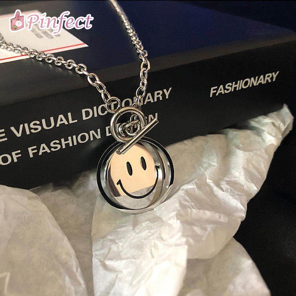 [Pinfect] Fashion Vintage Rotate Smile Face Emoji Pendant Necklace Unisex Men Women Hip Hop Punk Style Titanium Steel Clavicle Chain Charming Jewelry Gifts
