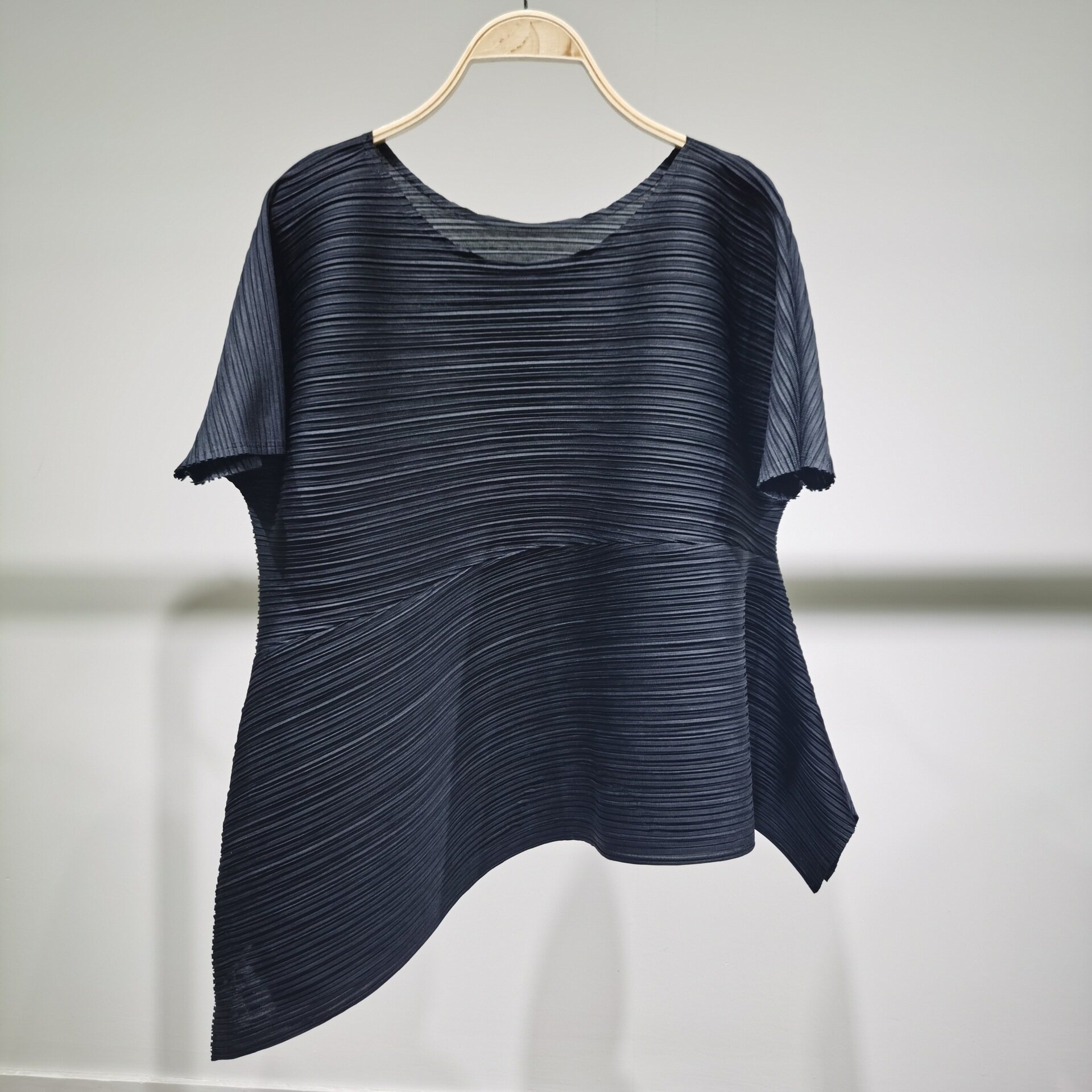 Miyake Pleated Irregular Plus Size Loose Classic Style Short Sleeve Oblique T-Shirt 2058