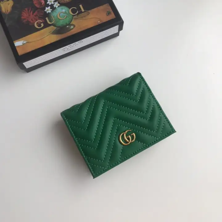 purse with gg logo