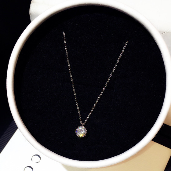 Yuki's New Pendant Necklace Gold-Plated Sterling Silver Shining 7mm Round-Cu Zirconia Solitaire Pendant Necklace for women Women Choker