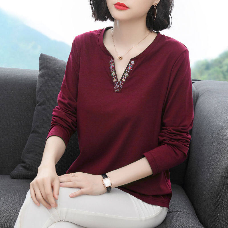 Plus Size Spring Style Top with Long-Sleeved V-neck T-shirt Women's Middle-aged Loose Bottoming Shirt embroidery top