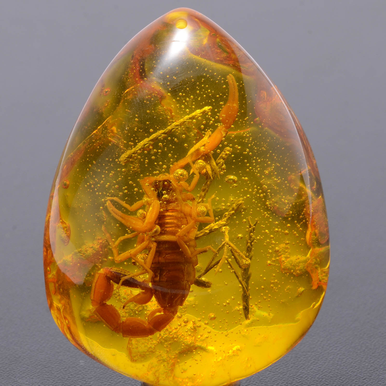 BOKALI 1PCS Resin Scorpions Insect Inclusion Amber Baltic Gemstone Pendant Necklace Gift