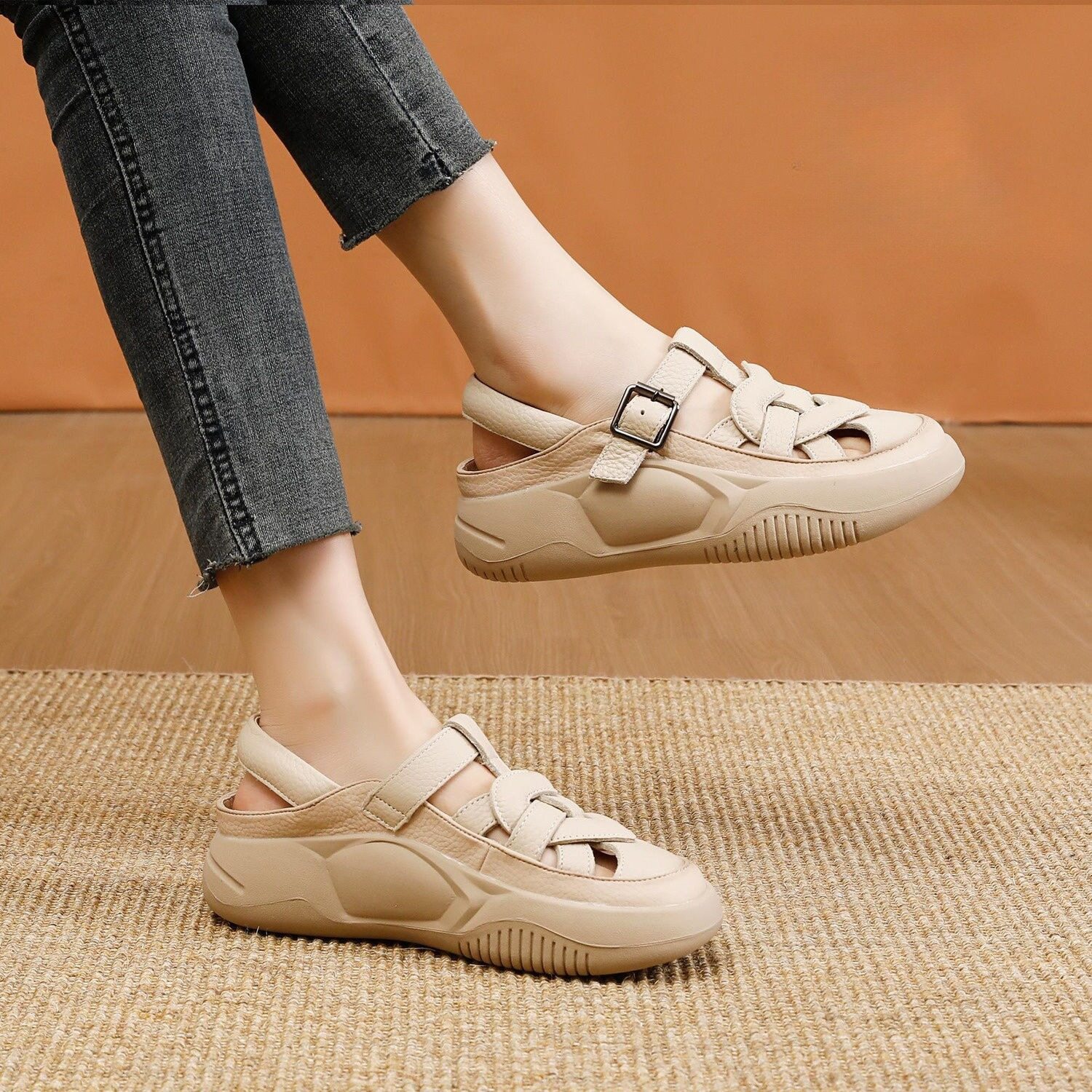 Women Sandals thick Platform Leisure and Comfortable Hook and Loop Fashion beach Sandals