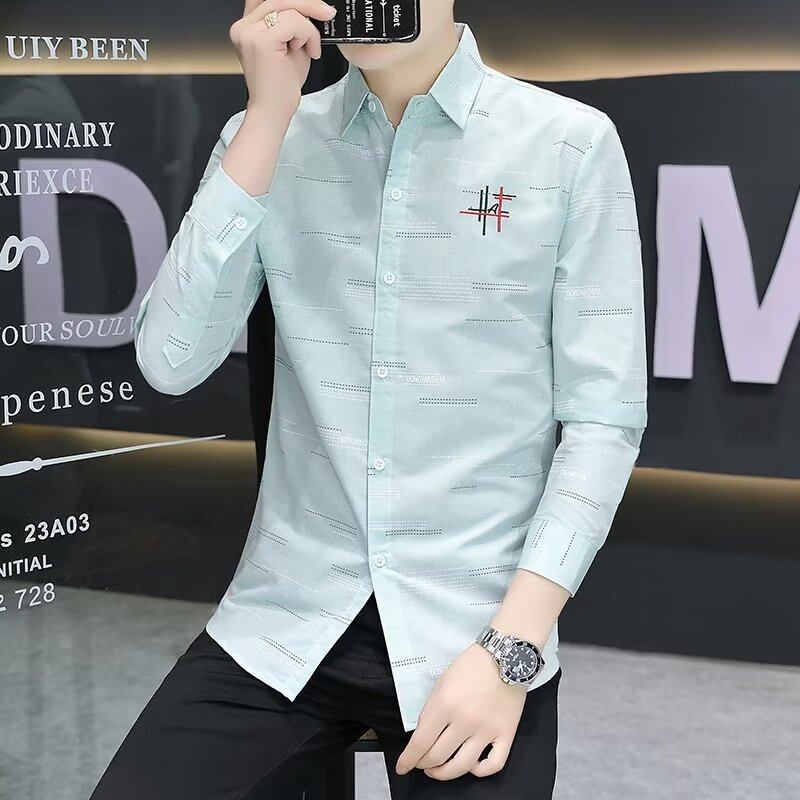 Fashionable iron-free plaid shirt, slim and versatile young men's clothing