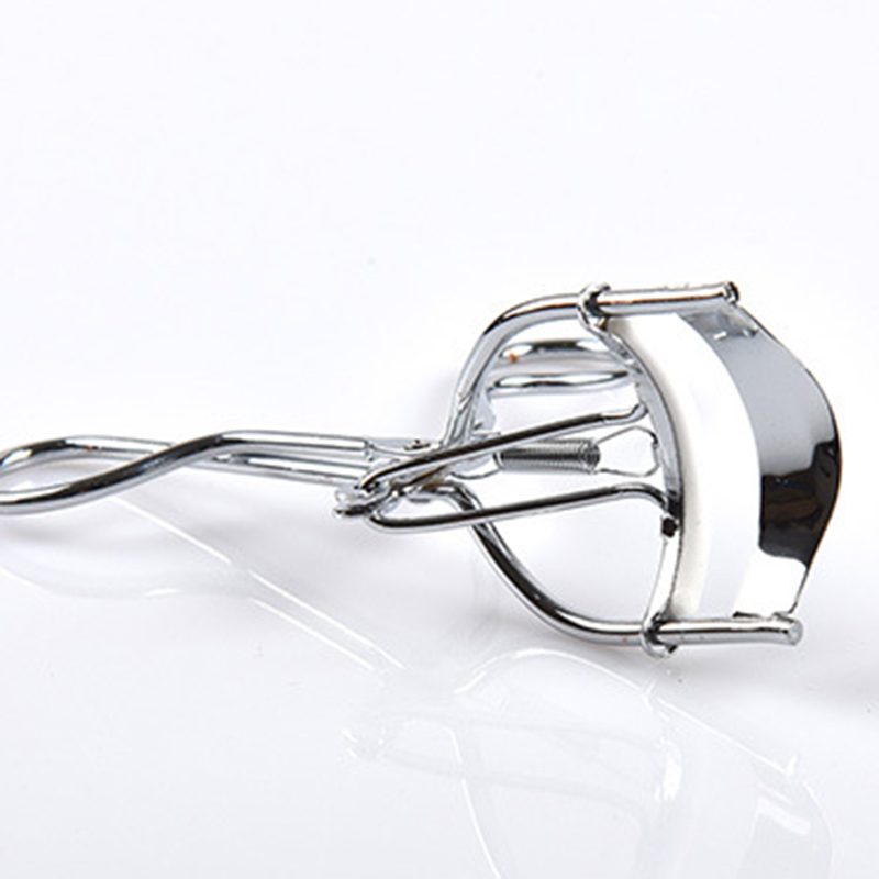 Silver-white Metal Eyelash Curler, Chrome Plated with Spring Eyelash Curler, Practical Beauty Tool