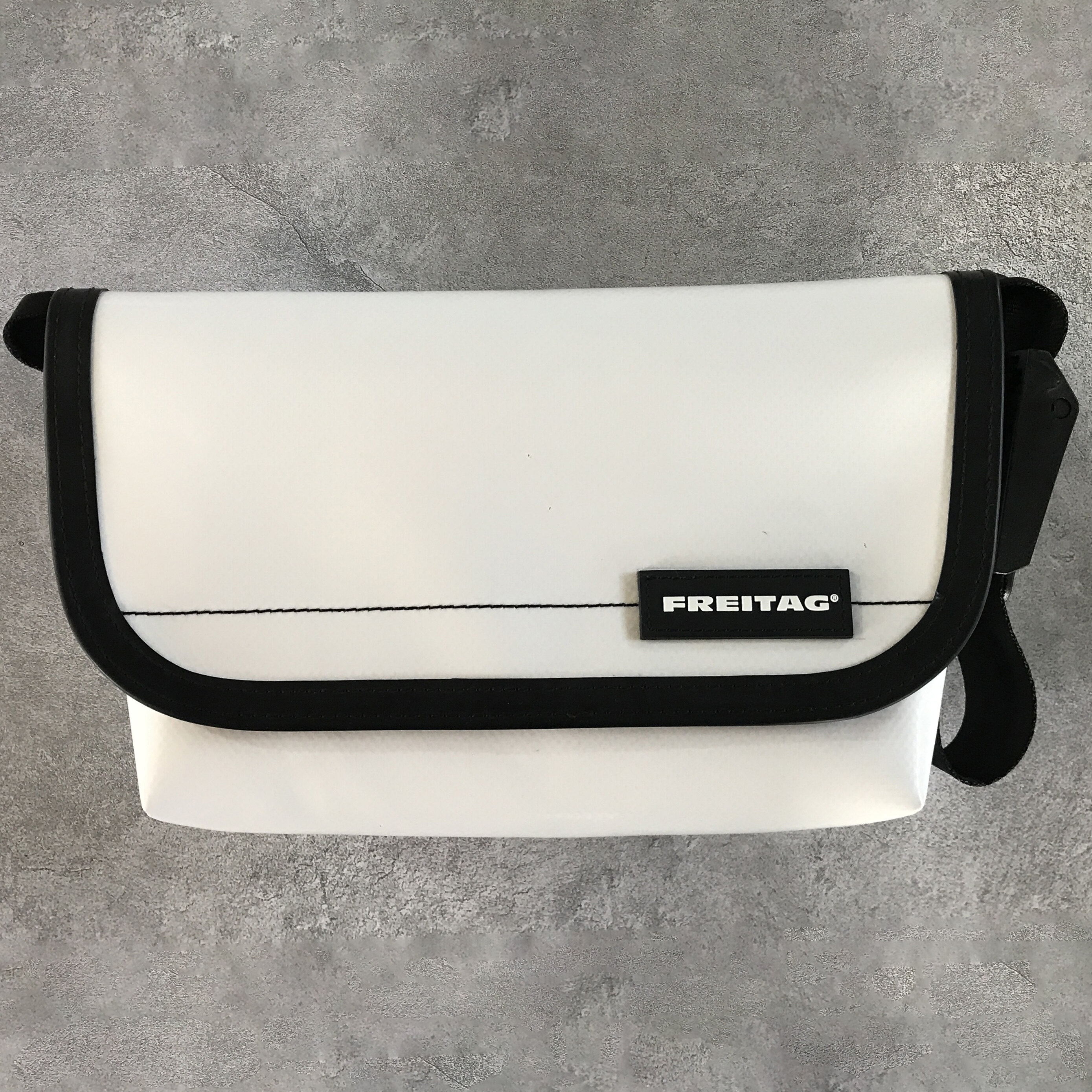 【1854】 FREITAG メッセンジャーバッグ ホワイト FREITAG メッセンジャーバッグ ホワイト