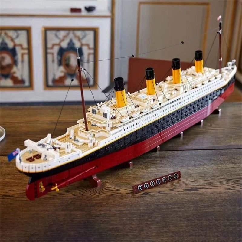 Aged difficult micro-compatible LEGO bricks Titanic pellet ship model huge educational toys simple shopping