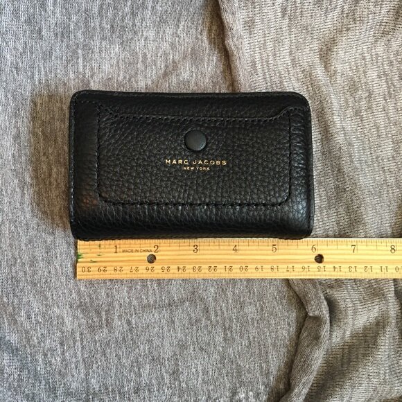 marc jacobs empire city leather zip wallet