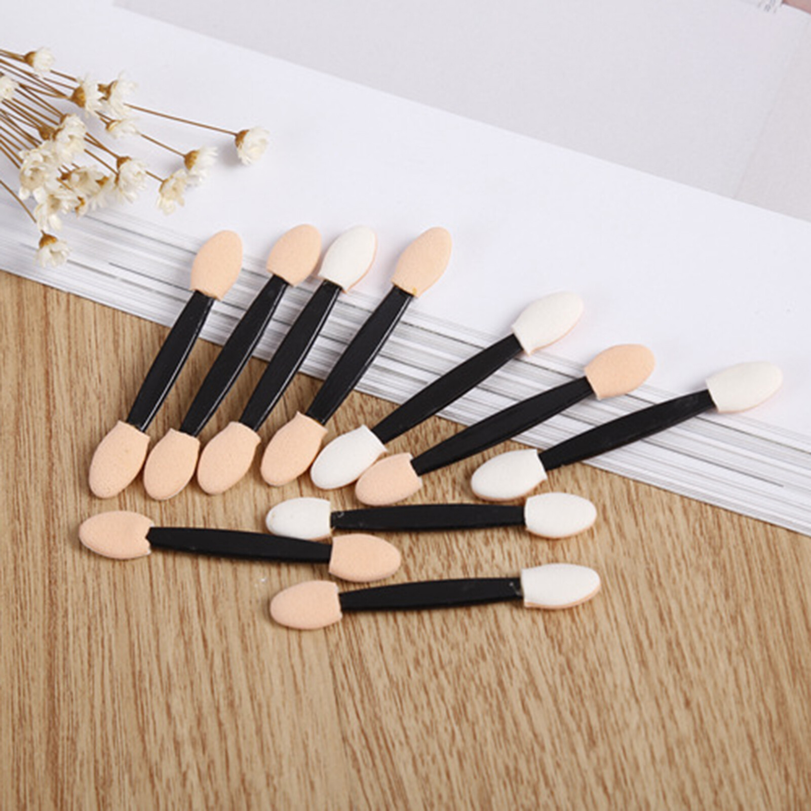 AWEI1 30Pcs Eyeshadow Applicator Portable Comfortable Touch Lightweight Easy to Apply Convenient Makeup Tools Sponge Dual Sided Eyeshadow Applicator for Novice Eyeshadow Brush Comfortable