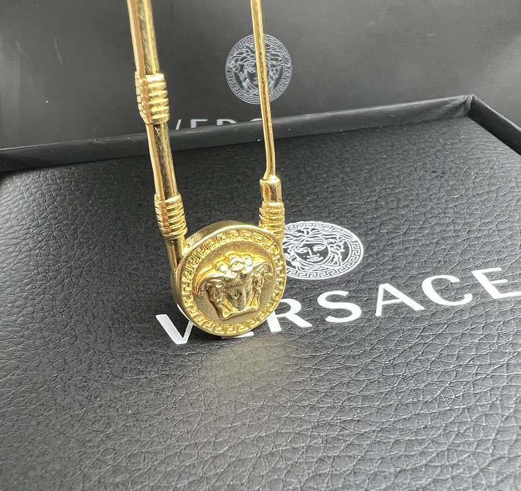 2022 New VERSACE SAFETY PIN BROOCH