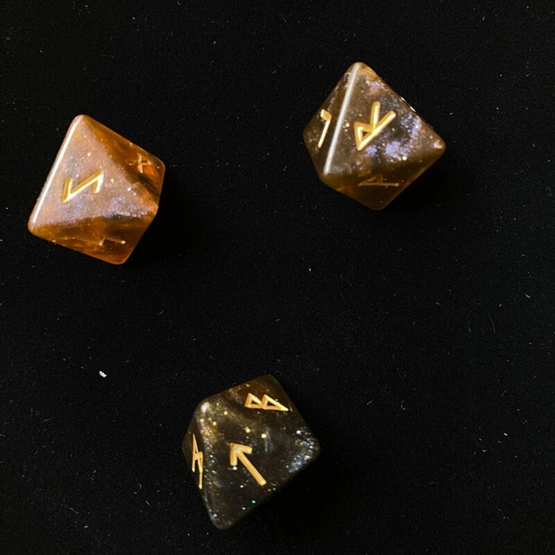【Rove-Shop】 Bộ 3 Con Xúc Xắc Rune 8 Mặt Xúc Xắc Đa Diện Các Loại Nhựa Resin CuộN Bảng Bói Toán Thẻ Tiệc Đồ Chơi Trò Chơi