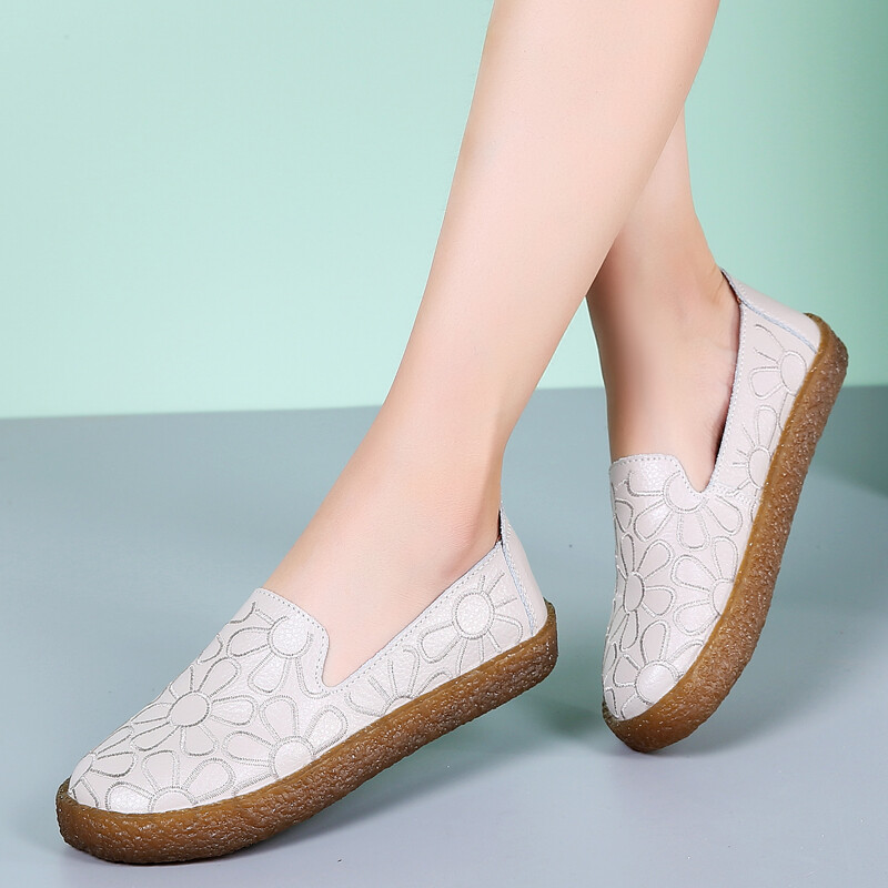 Flat Shoes for Women Korean Style Leather Ladies White Shoes Plus Size 41 Soft Sole Loafers for Women Outdoor Summer Women Boat Shoes ราคา 1,532 บาท*ส่งฟรี