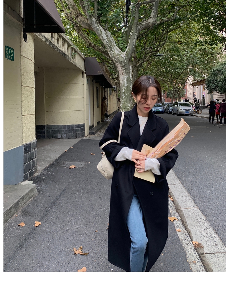 Du Yan The black Audrey Hepburn Style Overcoat 2022 is a hit