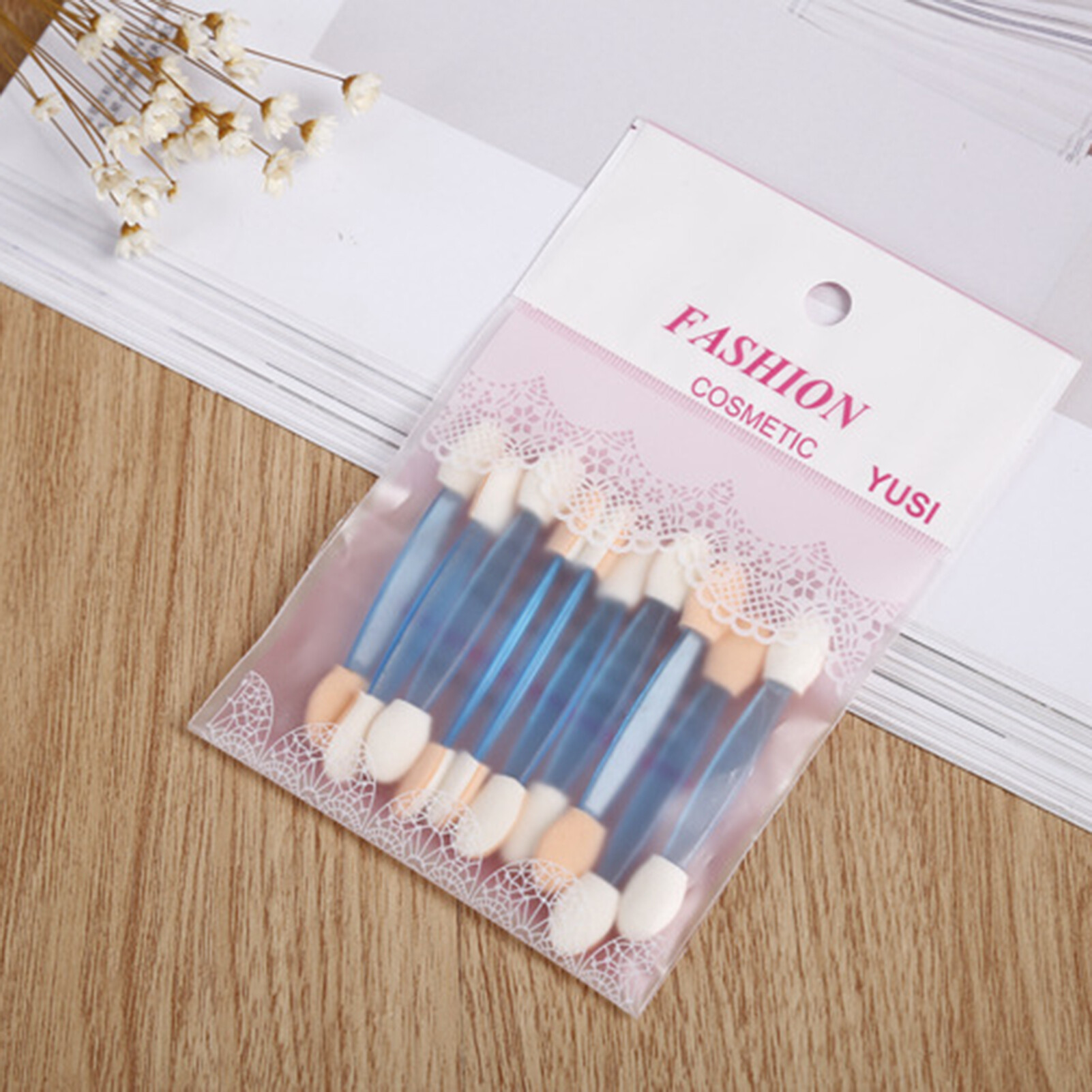 AWEI1 30Pcs Eyeshadow Applicator Portable Comfortable Touch Lightweight Easy to Apply Convenient Makeup Tools Sponge Dual Sided Eyeshadow Applicator for Novice Eyeshadow Brush Comfortable