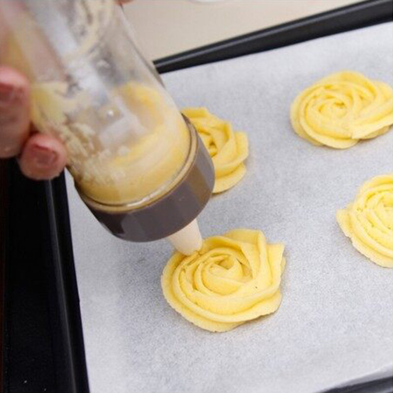 Multifunctional Cookie Mold with 6 Icing Tips Biscuit Press Tool Kitchen Desserts Bread Pastry Baking Tools Cutter DIY Food Cake Template
