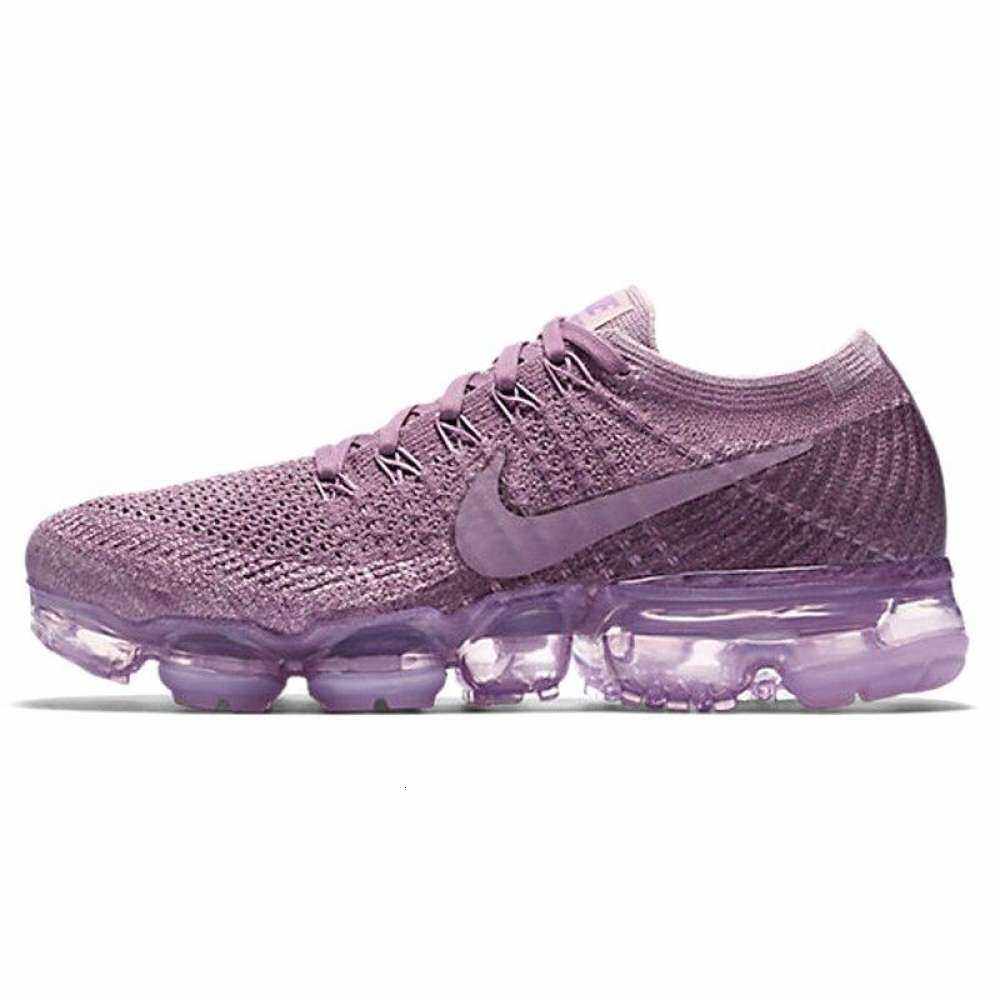athletic womens vapormax