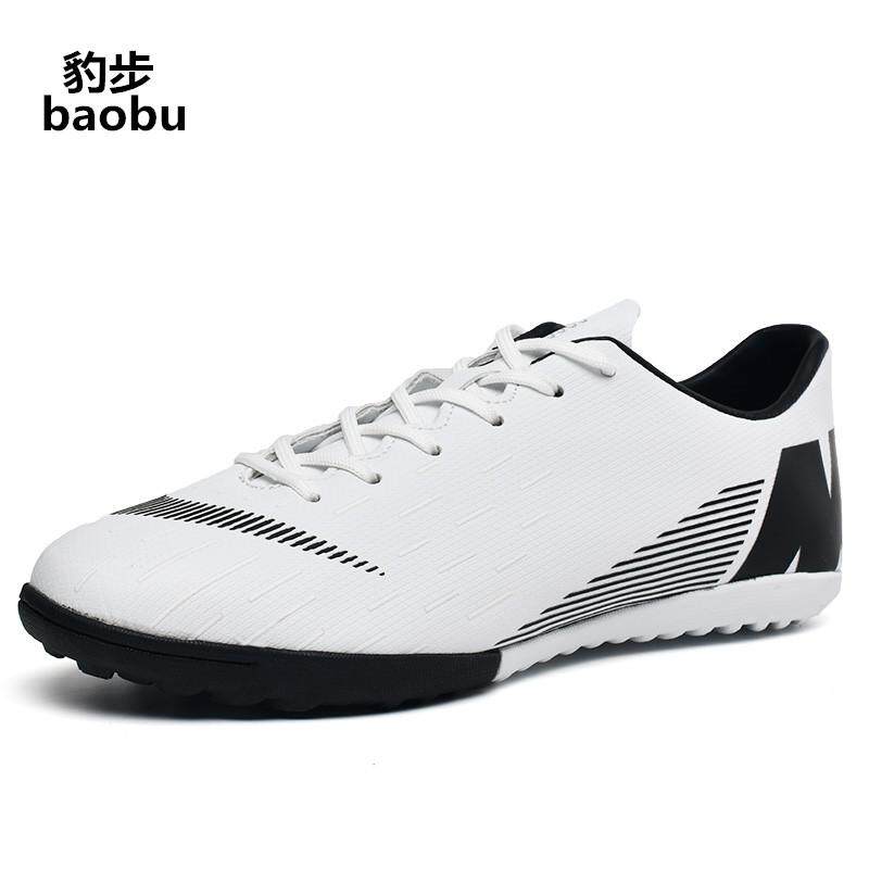 inside soccer shoes