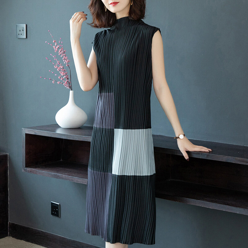 European and American style 2025 winter new women's clothing temperament slim fit waist pleated jumpsuit style dress main image 1