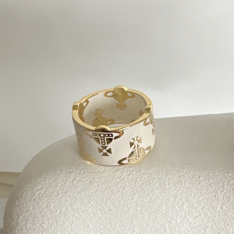 Authentic NEW After the western Pacific Vivian Vivienne Westwood logo staggered up and down of the lacquer that bake Saturn ring punk xi star with money British New style