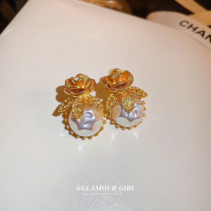 Earrings female Pearl