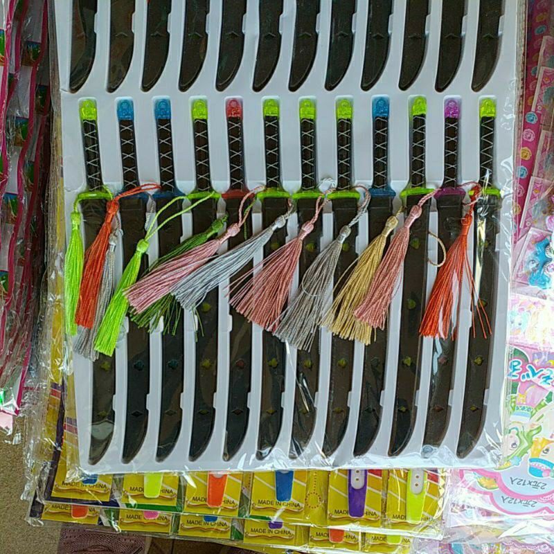 Vỉ 24 cái kiem nhật đồ chơi bằng nhựa có râu cực đẹp