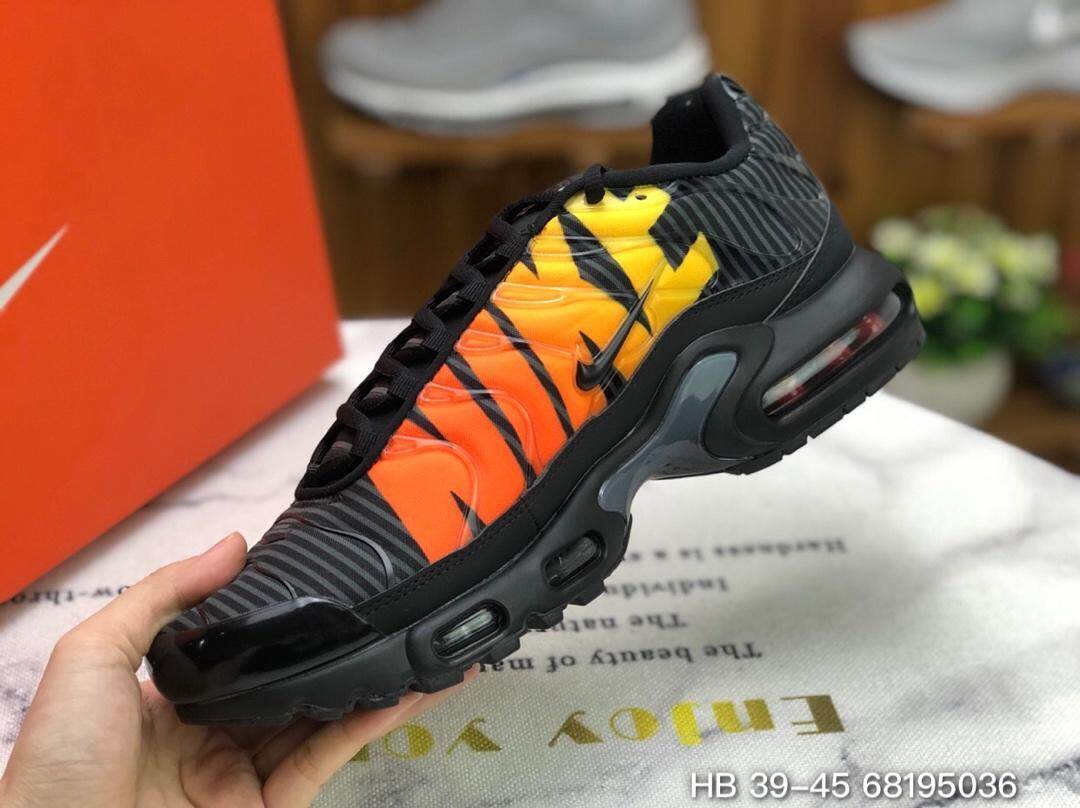 nike air max plus shark black