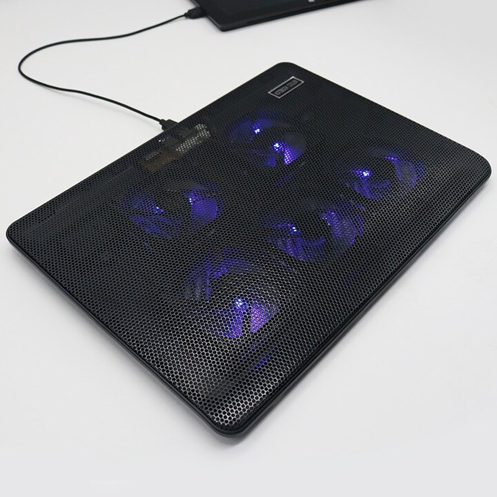 Fan cooling pad v5 sử dụng để làm mát