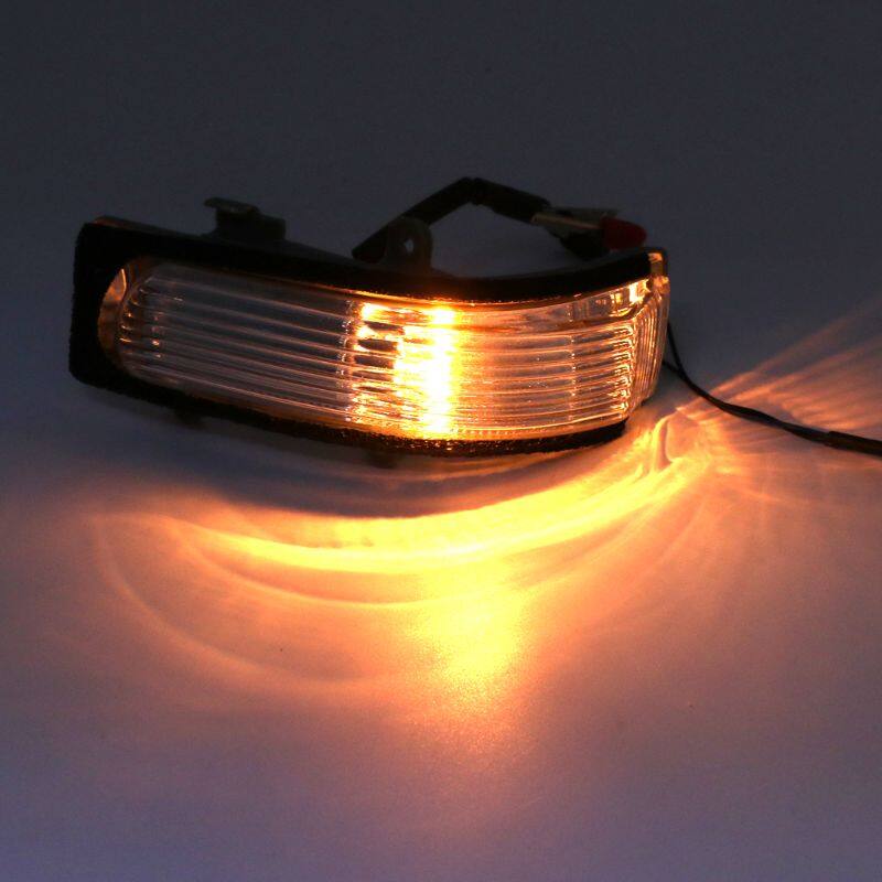 Car Flowing Water Rearview Dynamic Sequential Rear View Mirror LED Right Turn Signal Light Suitable for Camry 06-11 Vios