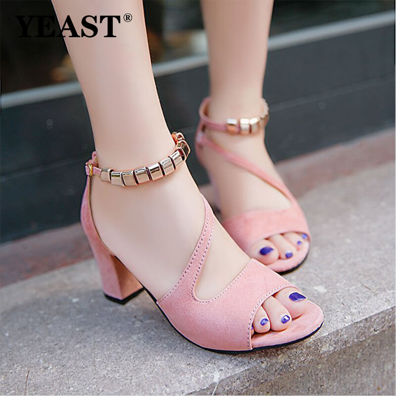 black closed toe non slip shoes