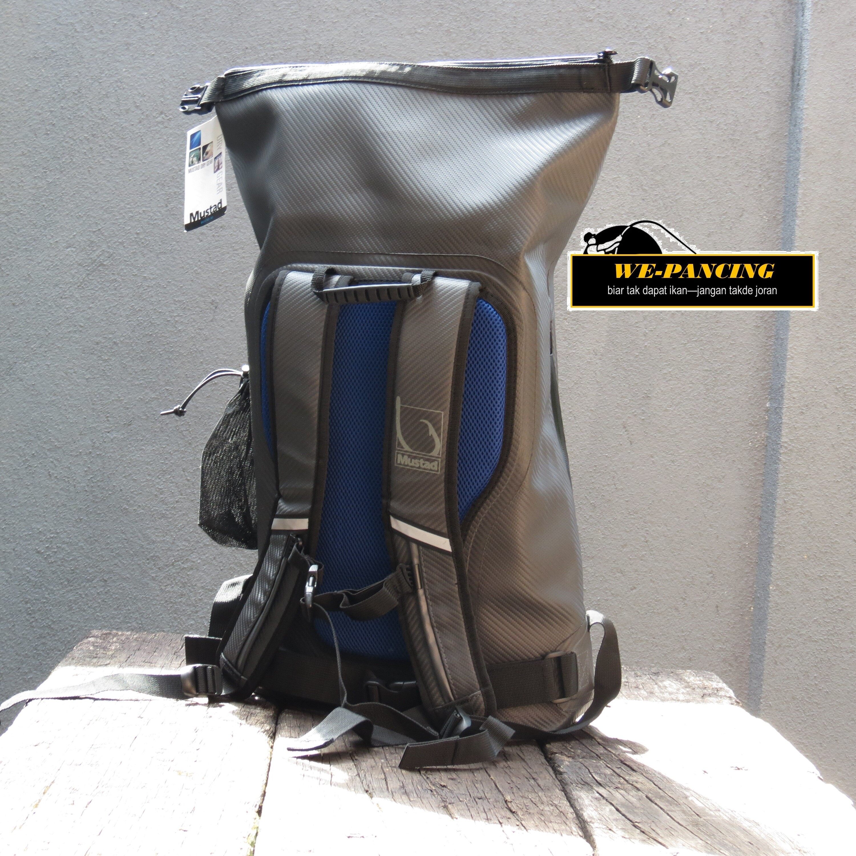 mustad dry backpack 30l