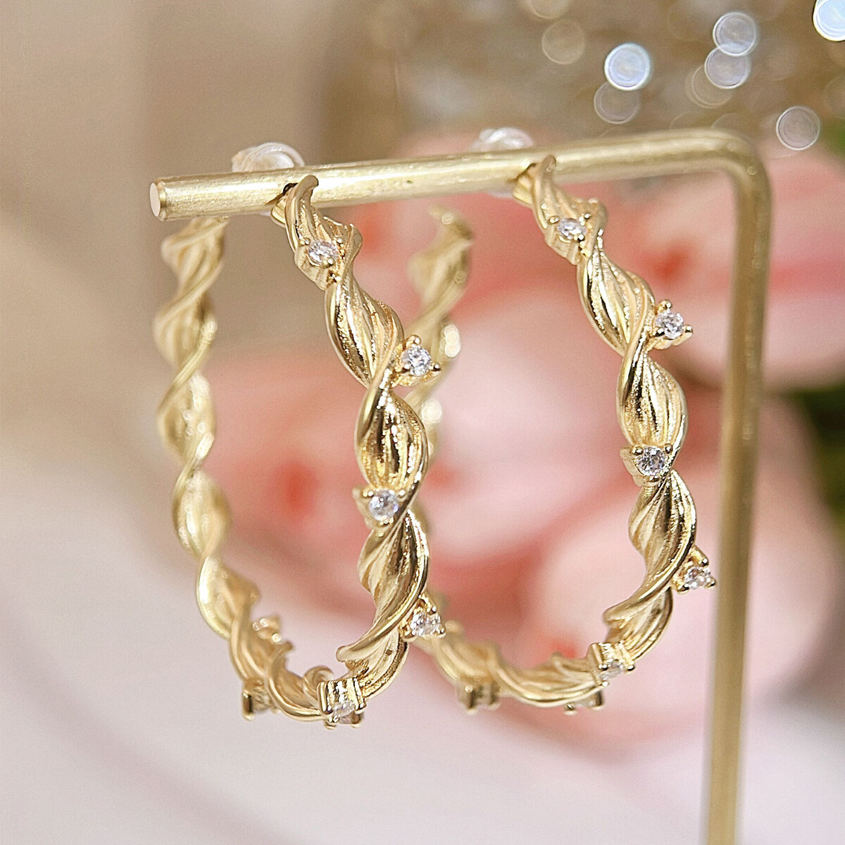 SEQUITO New Arrival Elegant Women Jewelry Yellow Gold Color White AAA Cubic Zirconia High Quality Big Round Hoop Earrings for Banquet Party Ear Decoration SE878