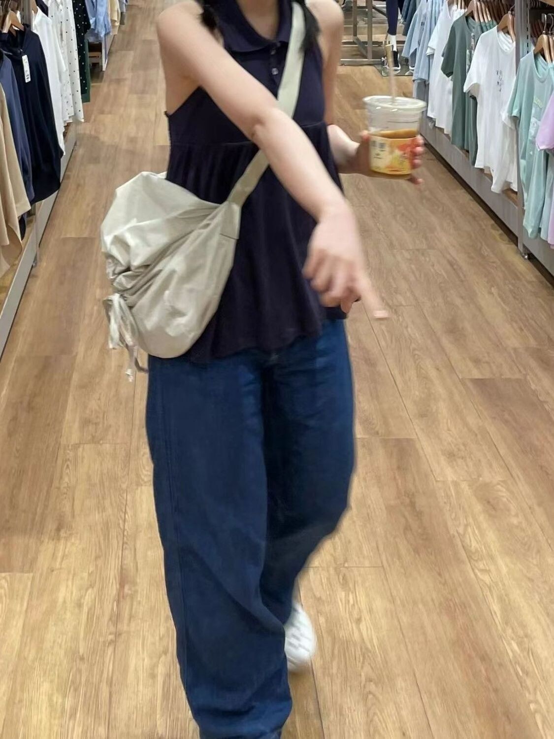 Authentic Japan UNIQLO 456847 same style drawstring crossbody bag designer cooperation model ready stock large capacity 2022 new bag for women