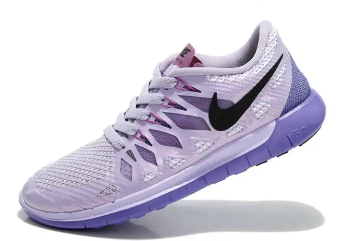 light purple nike running shoes