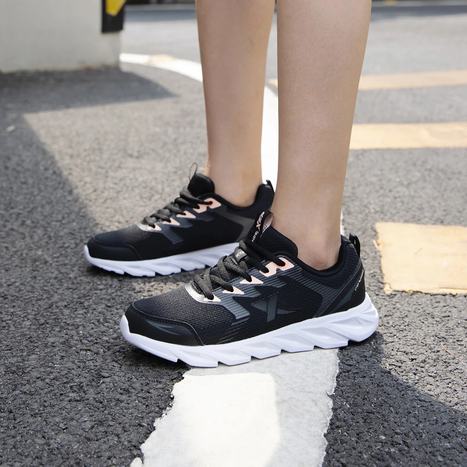 XTEP Counters women's Spring Running Shoes Soft Cube Technology Running Shoes 881318119258