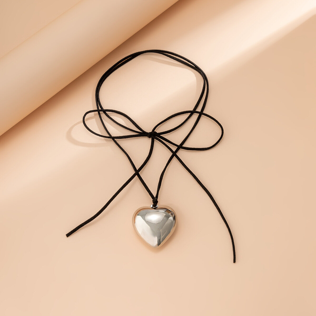 Small And Beautiful Metal Chain Alloy Material Heart-shaped Necklace Necklace Girl Peach Heart Pendant