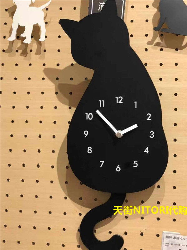 Japan NITORI hedgehog cat pendulum clock wagging tail wall clock animal