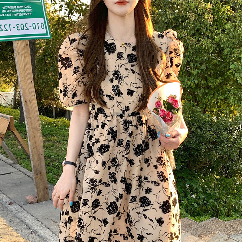 Women's French Retro Hollow Embroidered Waist Trimming Dresses main image 0