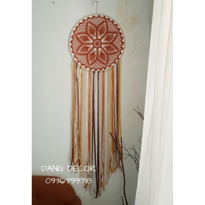 Dreamcacher phối ren tông nâu trầm trang trí nhà cửa phong cách Boho