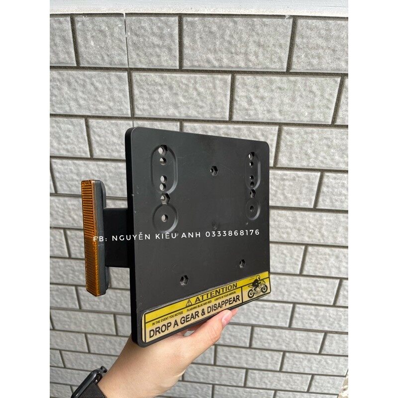 Khung biển số xe máy có mèo phản quang / pat biển số xe máy