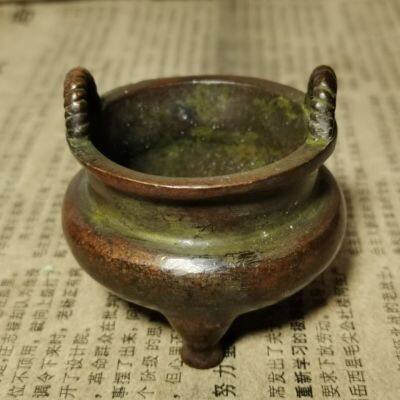 Antique Miscellaneous Collection Xuande Furnace Household Three-legged Copper Incense Burner Scrap Market Leakage Collection Crafts