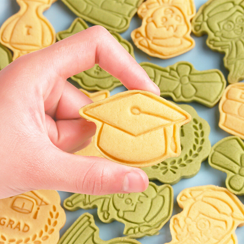 UG 8Pcs Congrats Graduation Cookie Cutter Biscuit Mold Press Plastic Cookie Mold