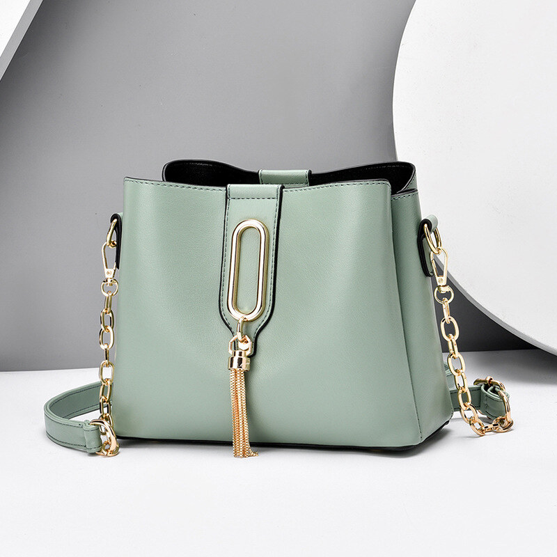 IELGY solid color chain tassel personalized one-shoulder messenger bag