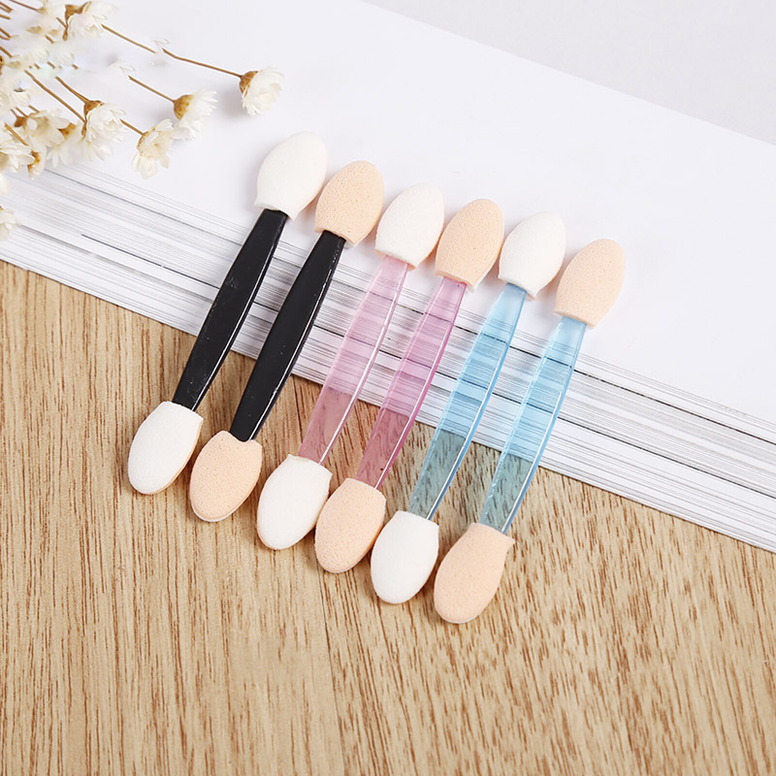 AWEI1 30Pcs Eyeshadow Applicator Portable Comfortable Touch Lightweight Easy to Apply Convenient Makeup Tools Sponge Dual Sided Eyeshadow Applicator for Novice Eyeshadow Brush Comfortable