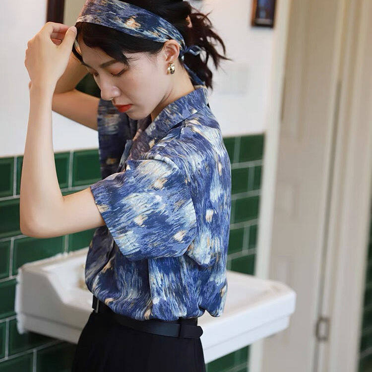 IELGY women's Korean version of the retro Hong Kong style is thin and versatile printed short-sleeved shirt